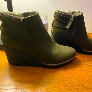 Dr. Scholl’s Green Wedge Boots